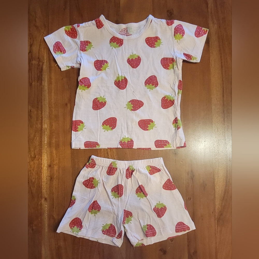 Strawberry Girls Shirt and Short Set Ages 7-8